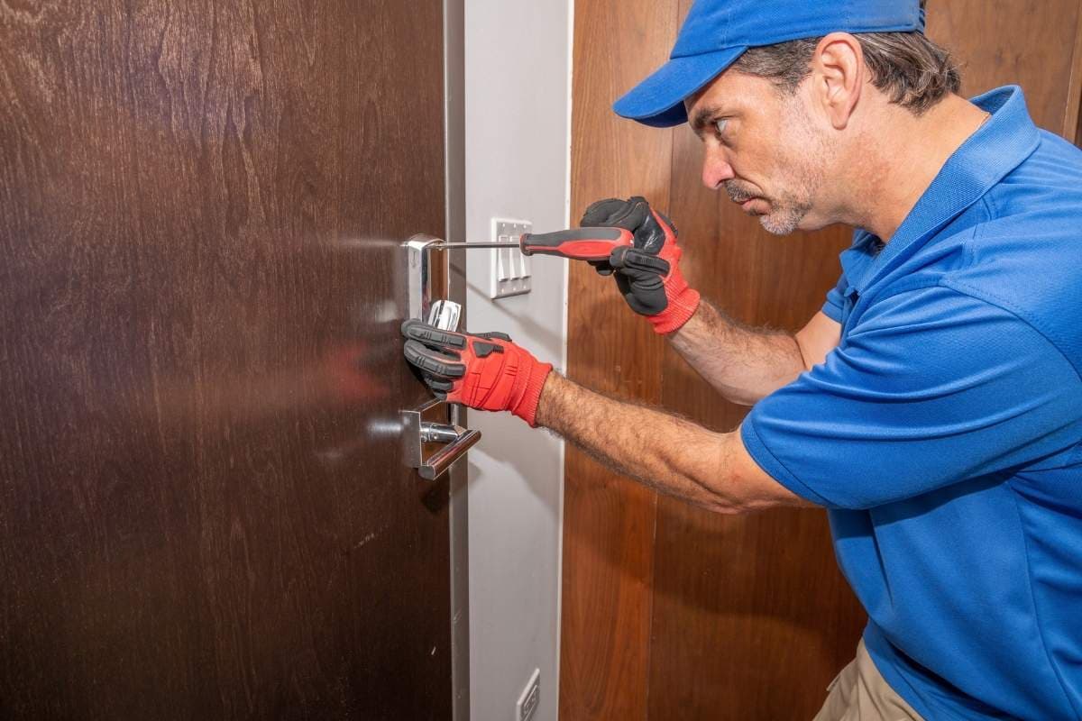 24h Locksmith Services Available Anytime | Higgins Locksmiths