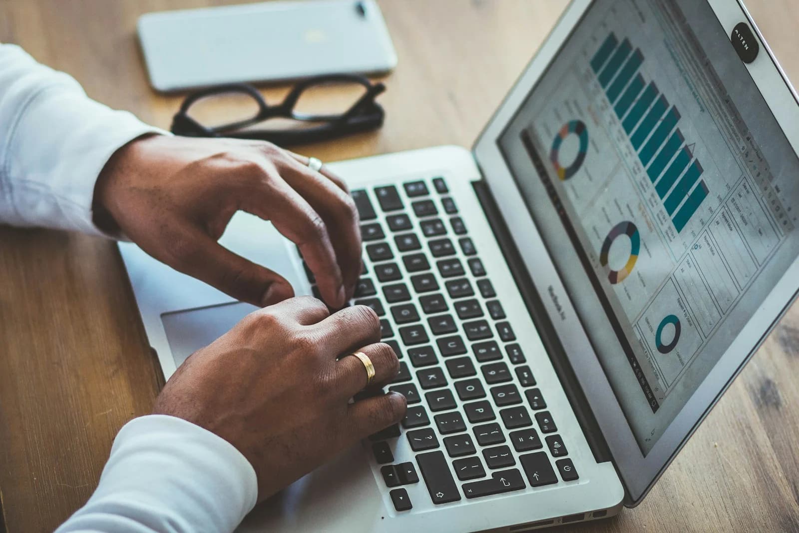 Competitive Intelligence FAQs: Competitive Research Made Simple