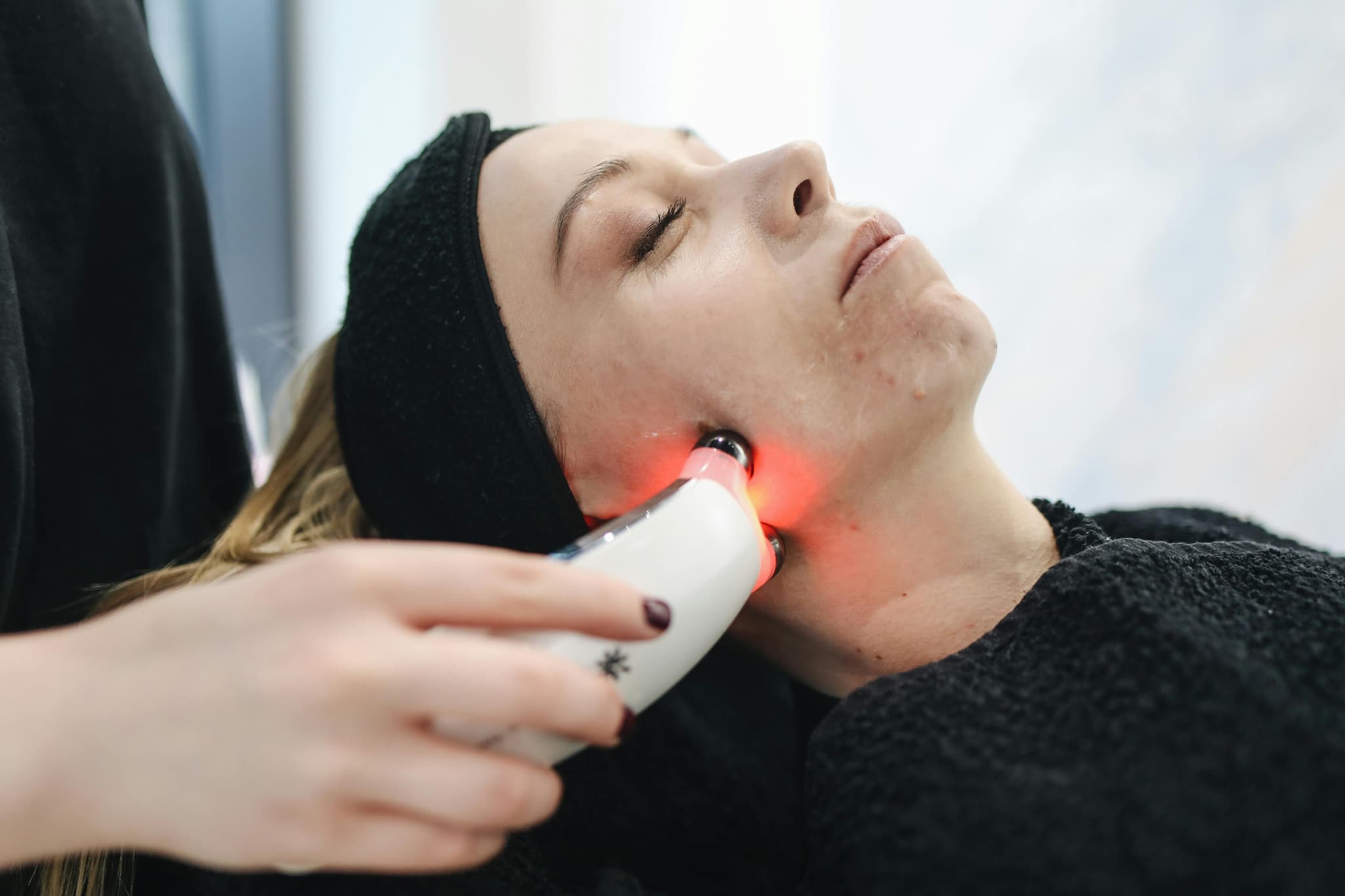 Why Microneedling honolulu Is Trending for Skin Rejuvenation