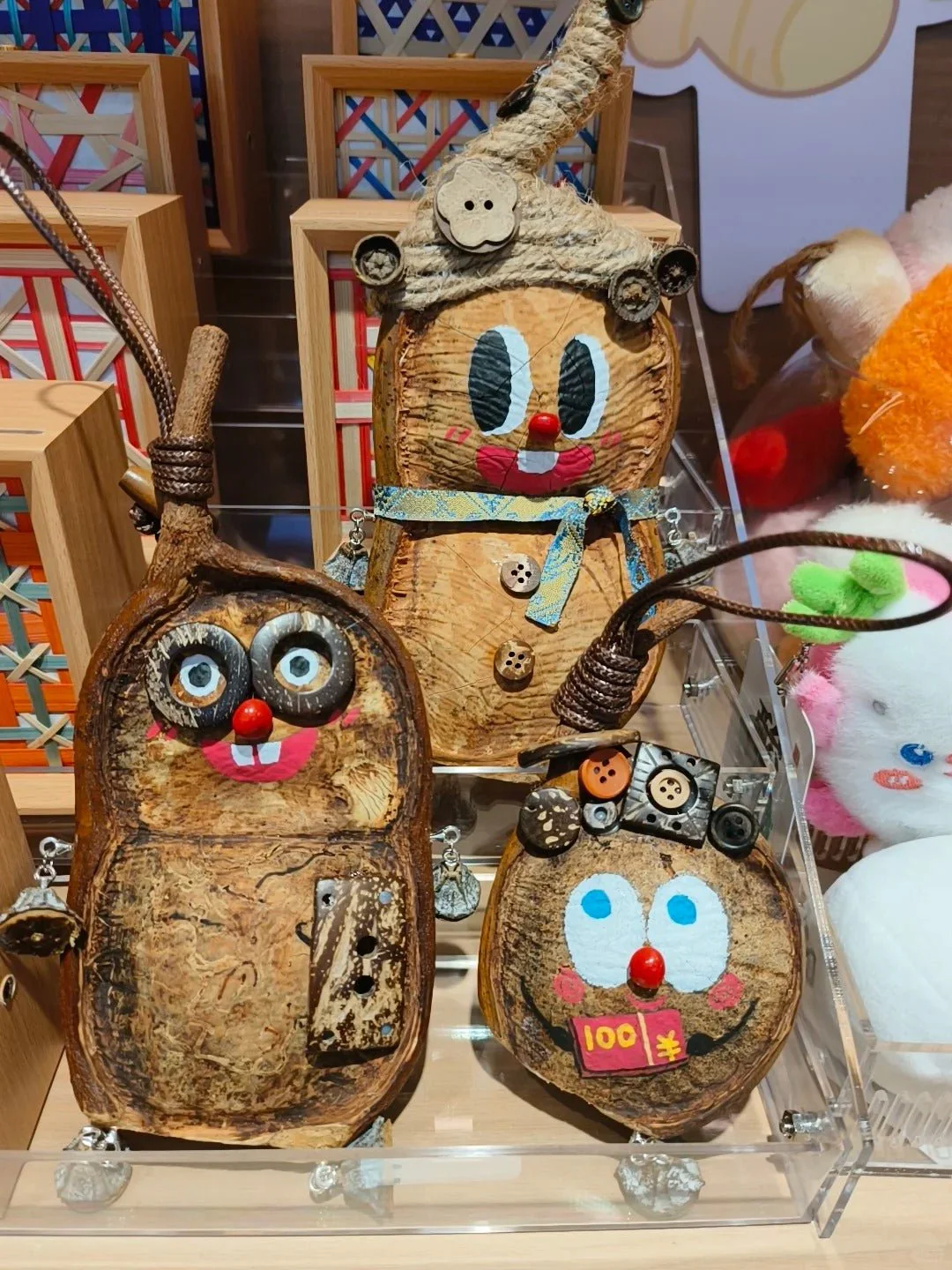 Natural Hanging Ornaments Crafted from Exotic Seeds and Pods