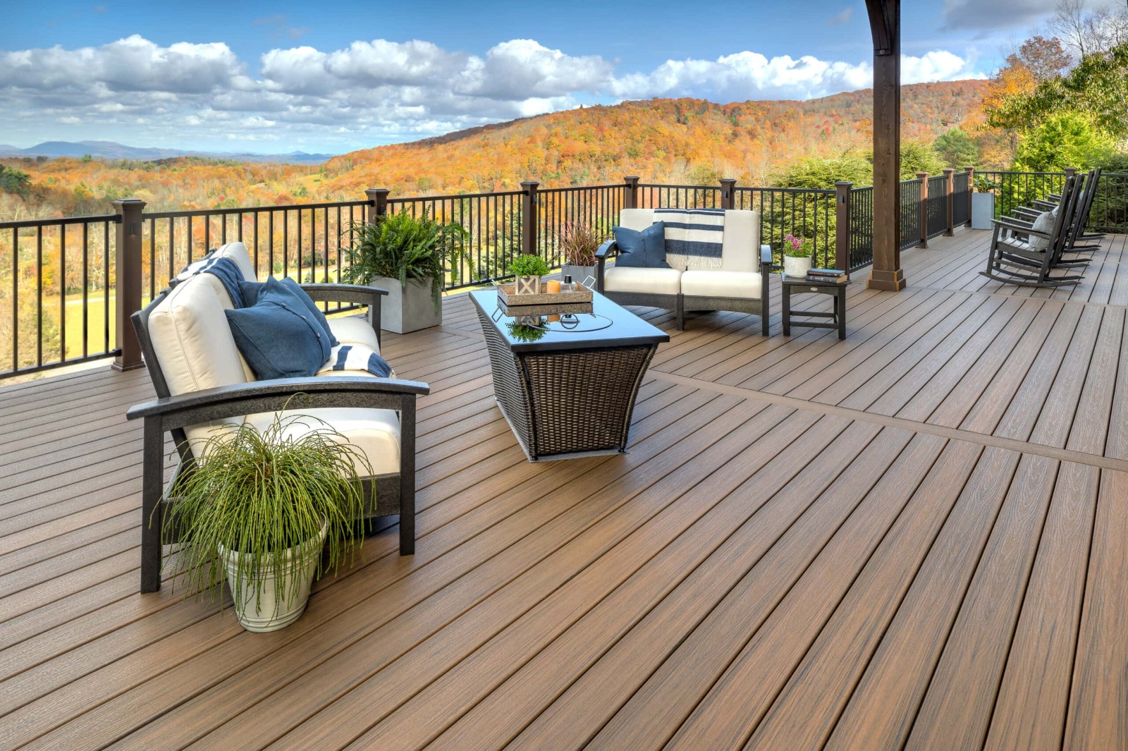 Deck Contractor Kennesaw – Custom Deck Solutions