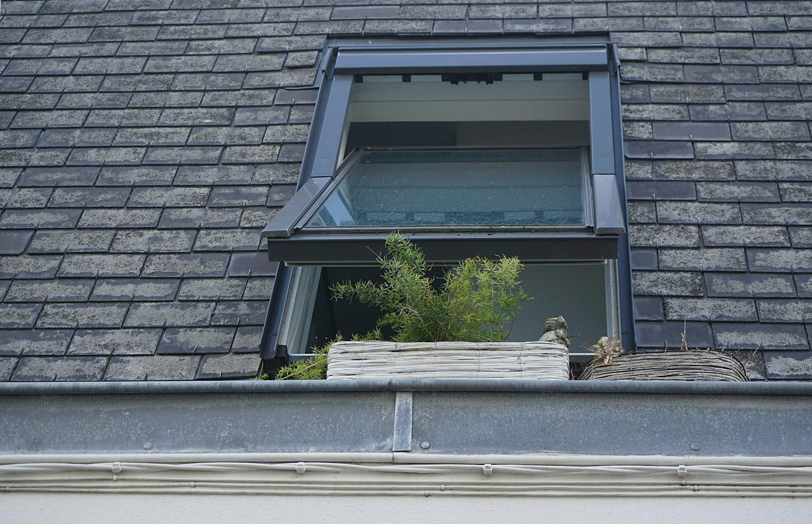 Roofing in Covington, LA: From Repairs to Full Replacements
