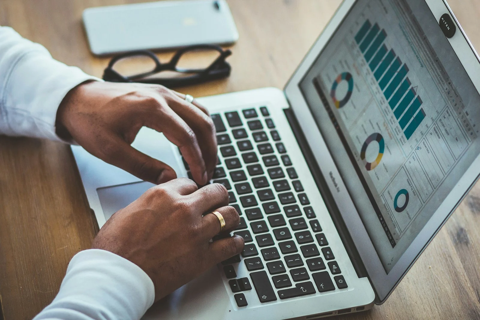 Competitive Intelligence FAQs: Competitive Research Made Simple