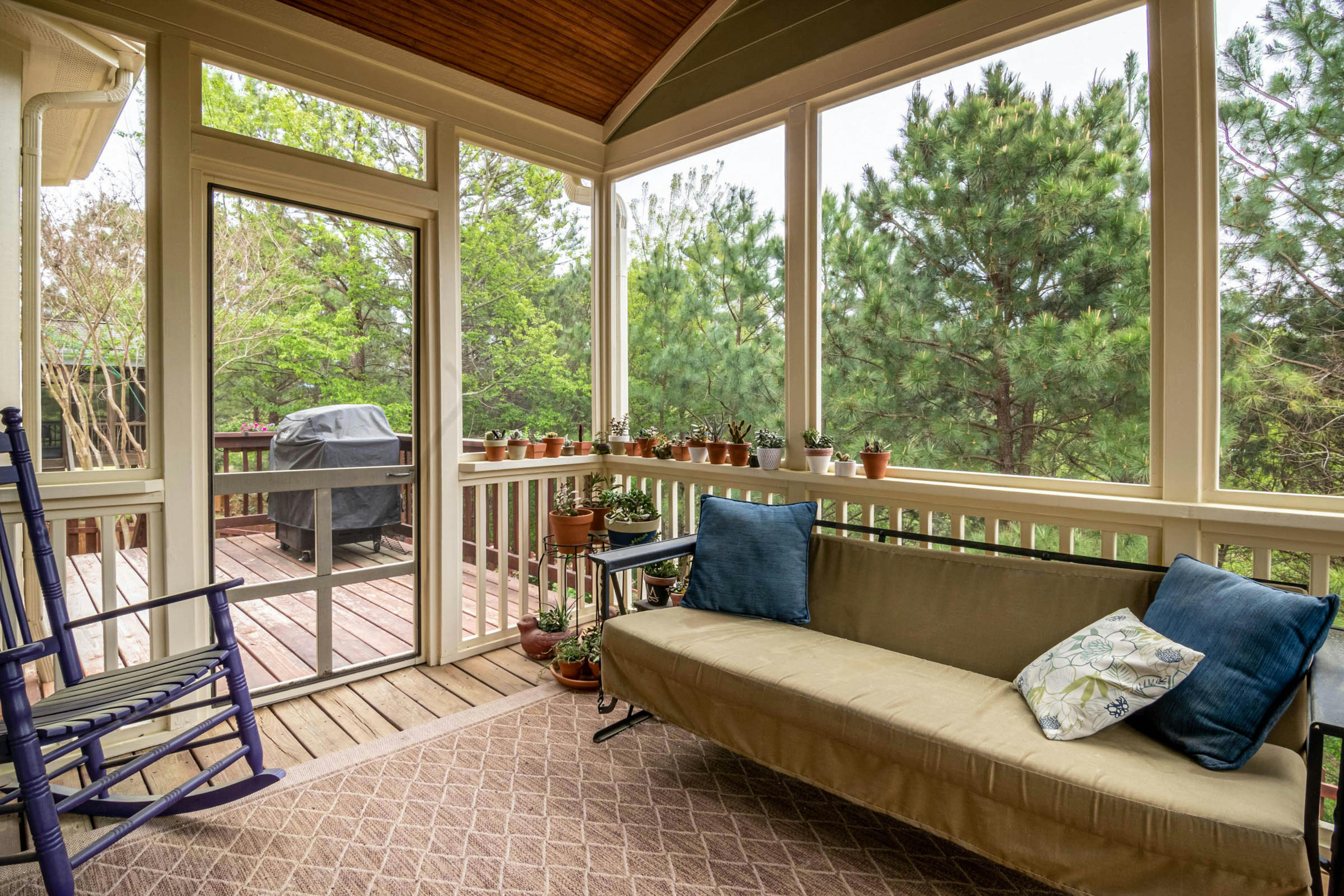 Sunroom Design Ideas Incorporating Energy-Efficient Glass Solutions
