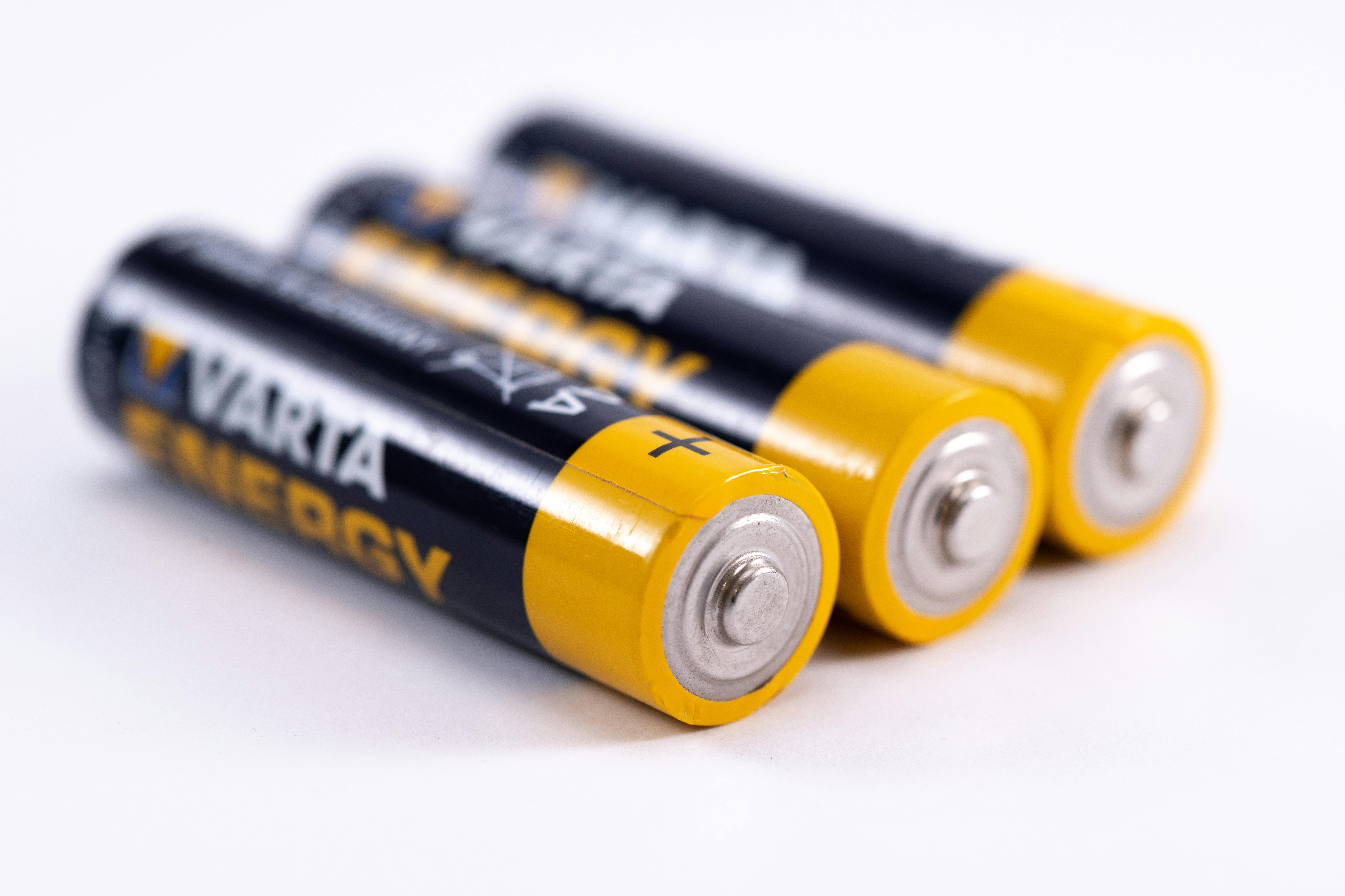 Why Installers Prefer MANLY’s Wholesale Lithium Batteries