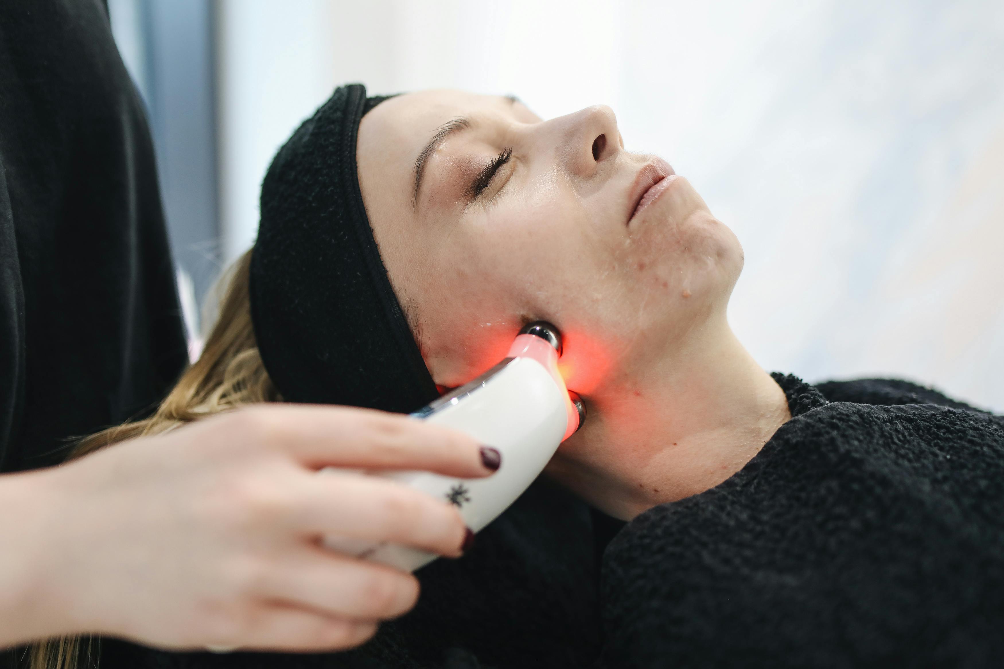 Why Microneedling honolulu Is Trending for Skin Rejuvenation