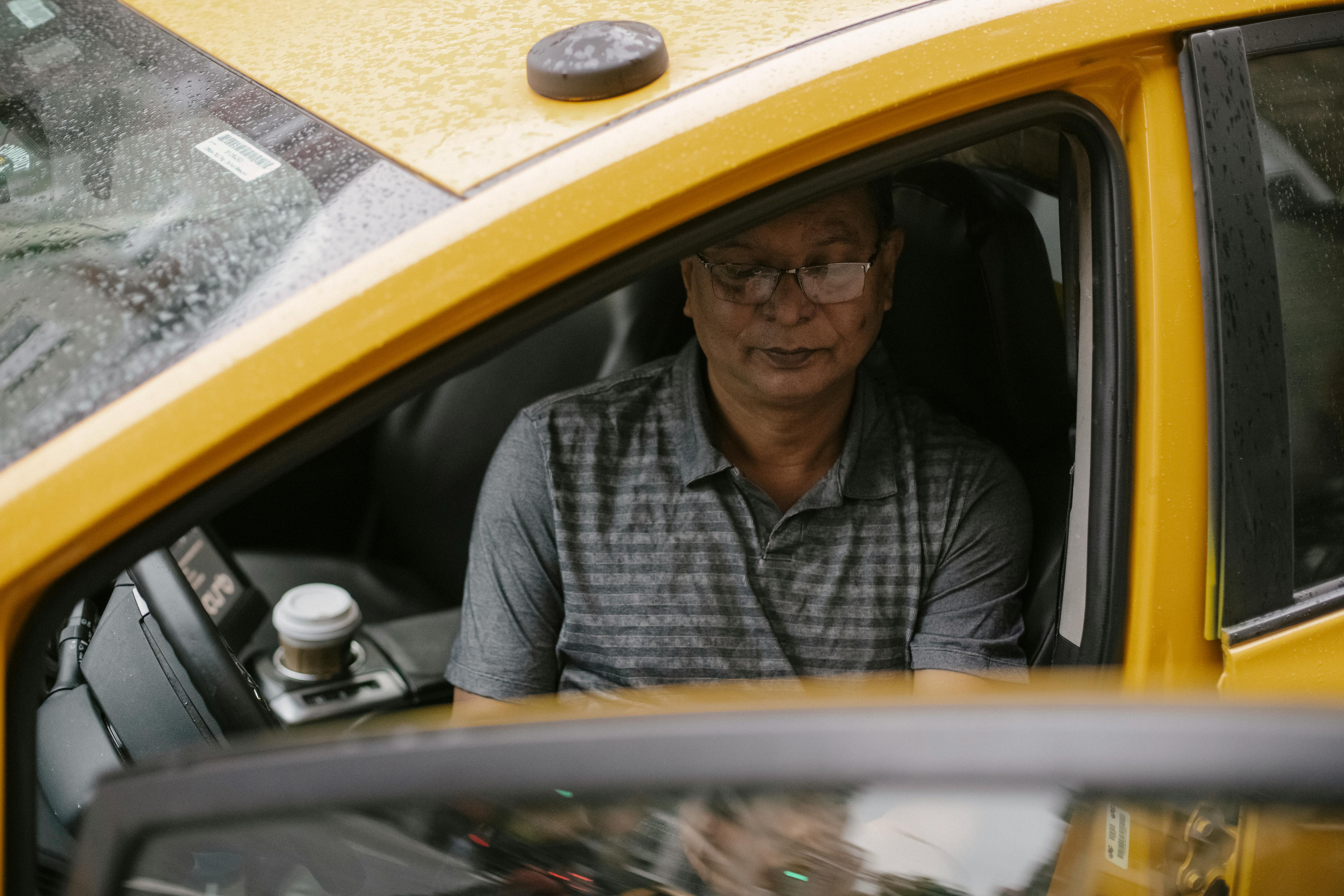Local and Long-Distance Cabs by Gemini Taxis
