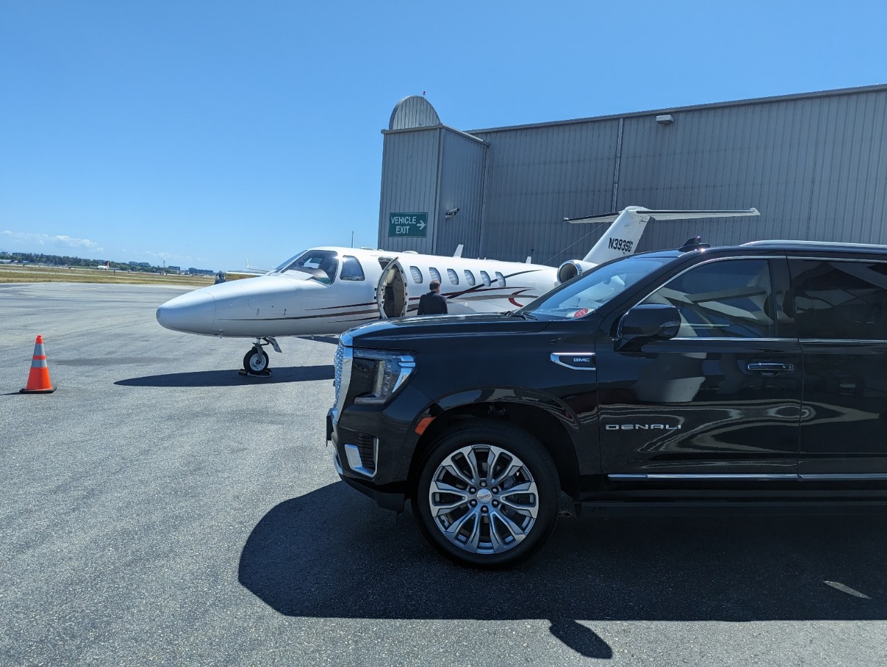 Book a Premium limo Vancouver airport Today