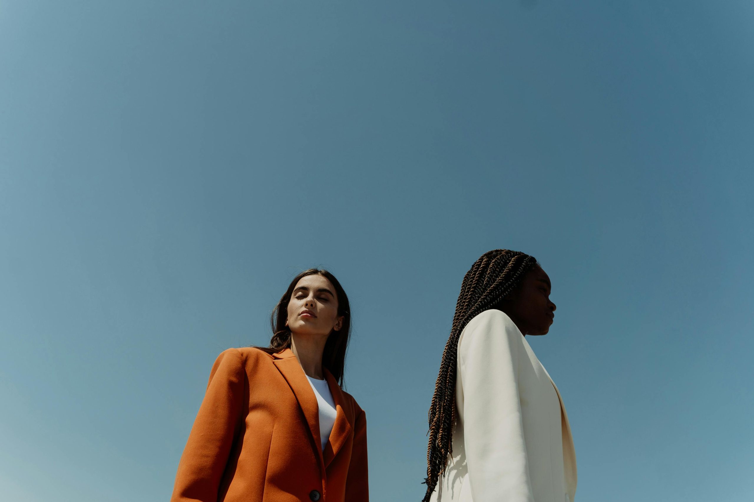 Sublimez votre style avec une robe asymétrique tendance